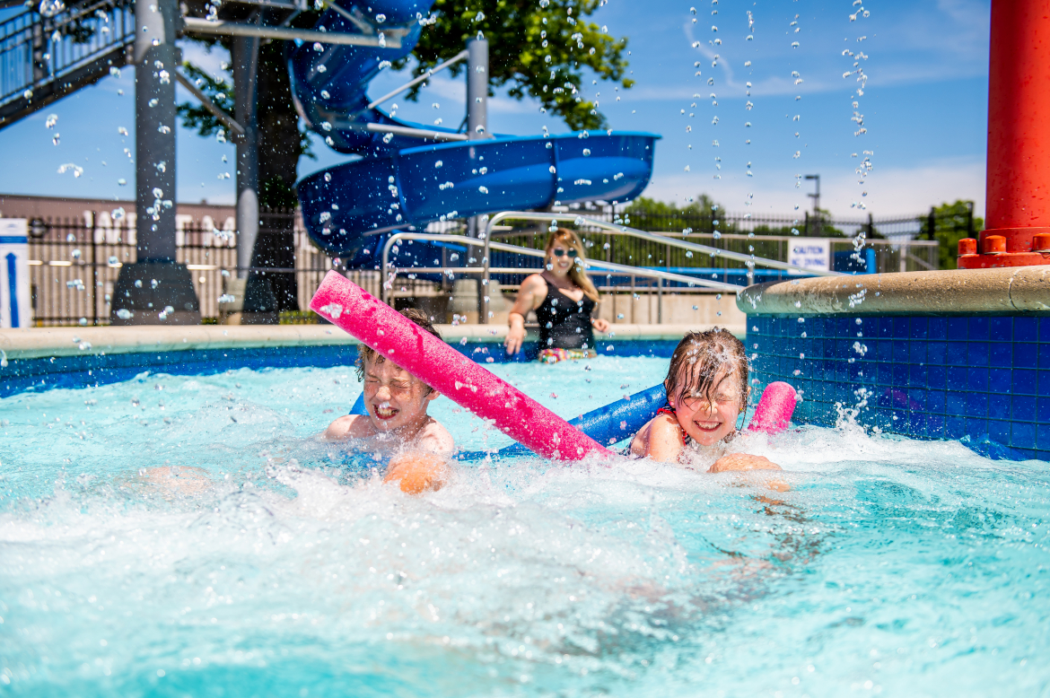 pammas kids playing in lazy river